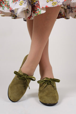 1940s pumps in suede with velvet laces - Green - Esther