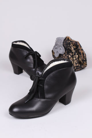 Soft 1940s style winter ankle boot - Black - Lillie
