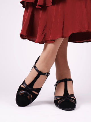 1930s evening shoe with T-strap - Black - Wilma