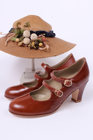 Early 30s pump with two ankle straps - Cognac-brown - Judy