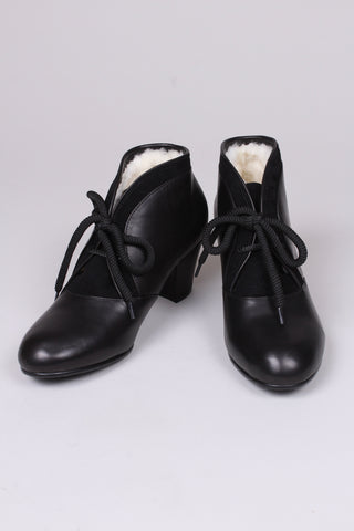 Soft 1940s style winter ankle boot - Black - Lillie