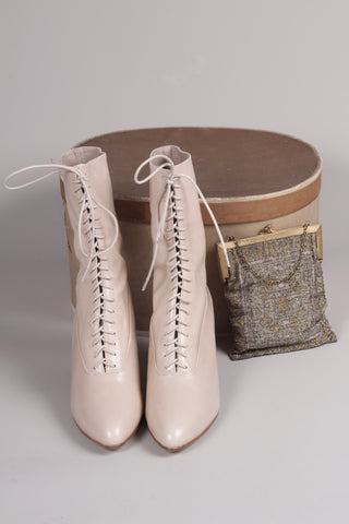 Feminine soft Edwardian boot with pompadour heel, 1900-1915 - Cream - Rose