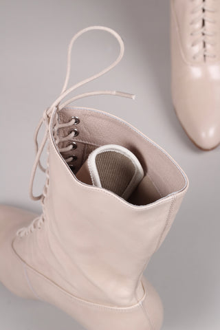 Feminine soft Edwardian boot with pompadour heel, 1900-1915 - Cream - Rose
