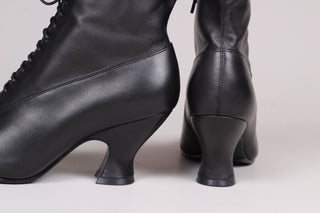 Feminine soft Edwardian boot with pompadour heel, 1900-1915 - Black - Rose