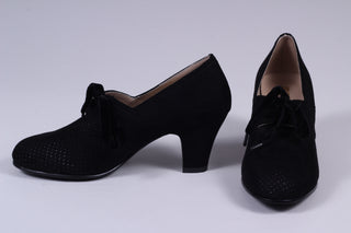 Vegan 1940s pumps in suede with velvet laces - Black - Esther