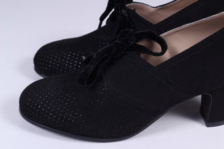 Vegan 1940s pumps in suede with velvet laces - Black - Esther