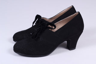 Vegan 1940s pumps in suede with velvet laces - Black - Esther