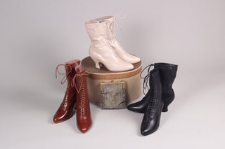 Feminine soft Edwardian boot with pompadour heel, 1900-1915 - Black - Rose