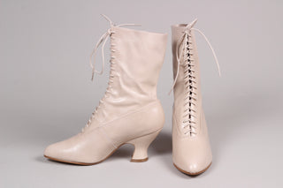 Feminine soft Edwardian boot with pompadour heel, 1900-1915 - Cream - Rose