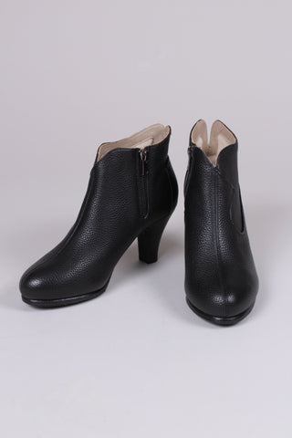 1950s style high heel ankle boots with woolen lining - Black - Laura