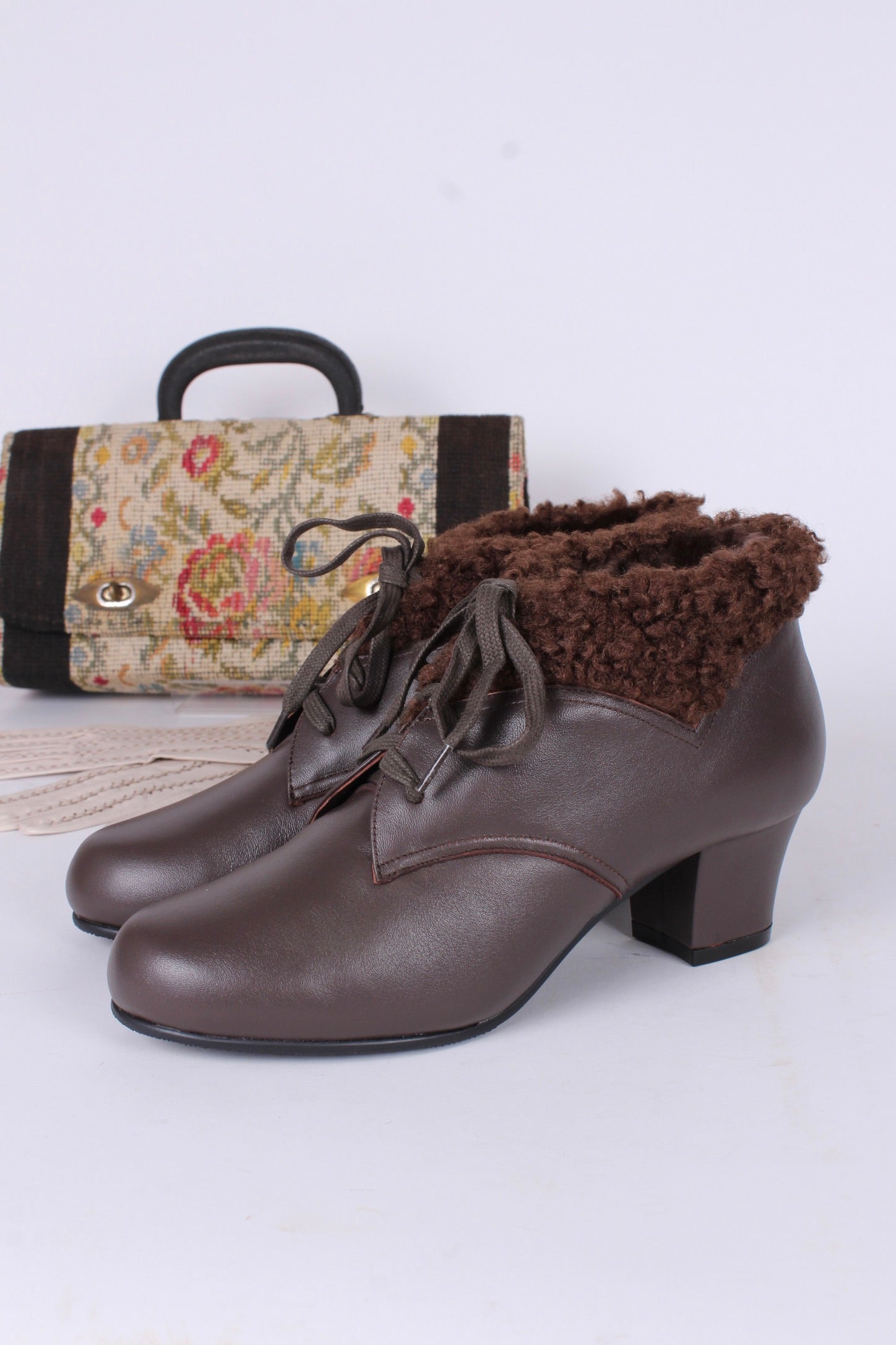 Soft 1940s /1950s booties with wool shearling Dark Brown Karin