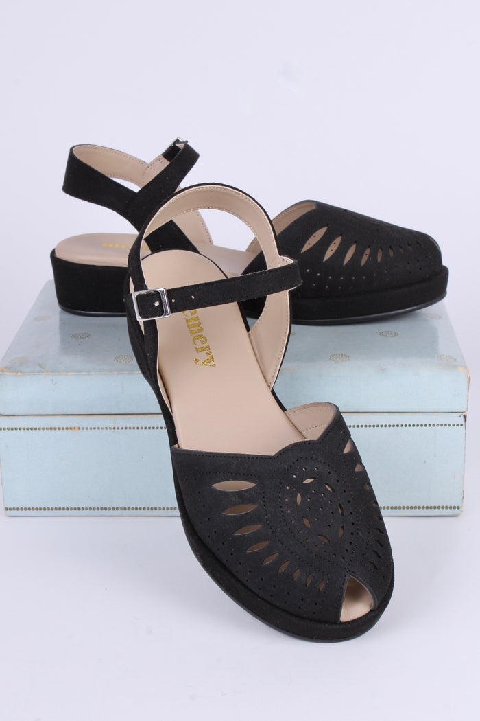 VEGAN - 1940s / 1950s style suede wedge - Black - Ella