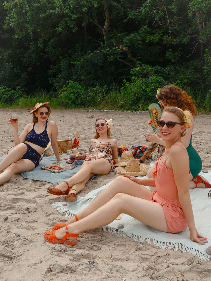 1940s / 1950s suede wedge sandals - Apricot - Ella