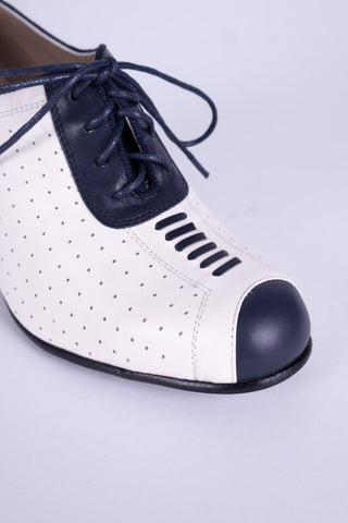 1940s Spectator Oxford pumps - Navy / Off-White - Lucy