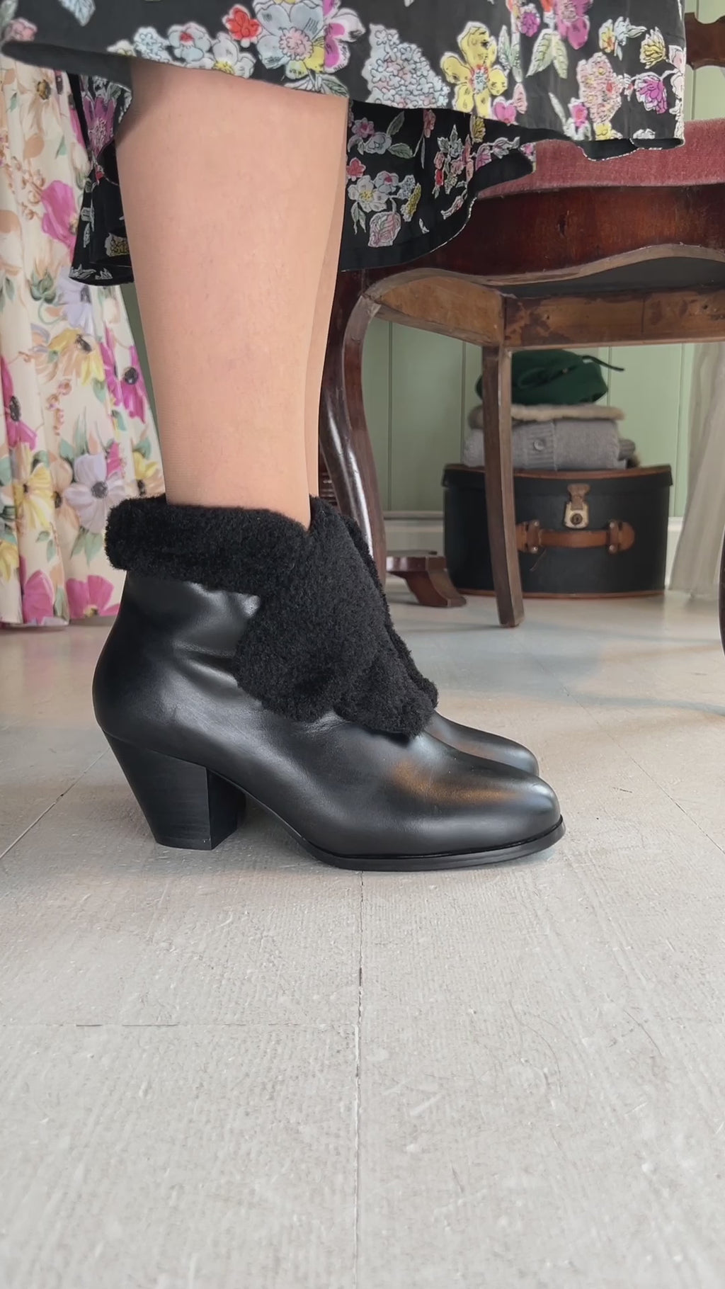 Soft 1940s /1950s style booties with fur - Black - Karin – memery