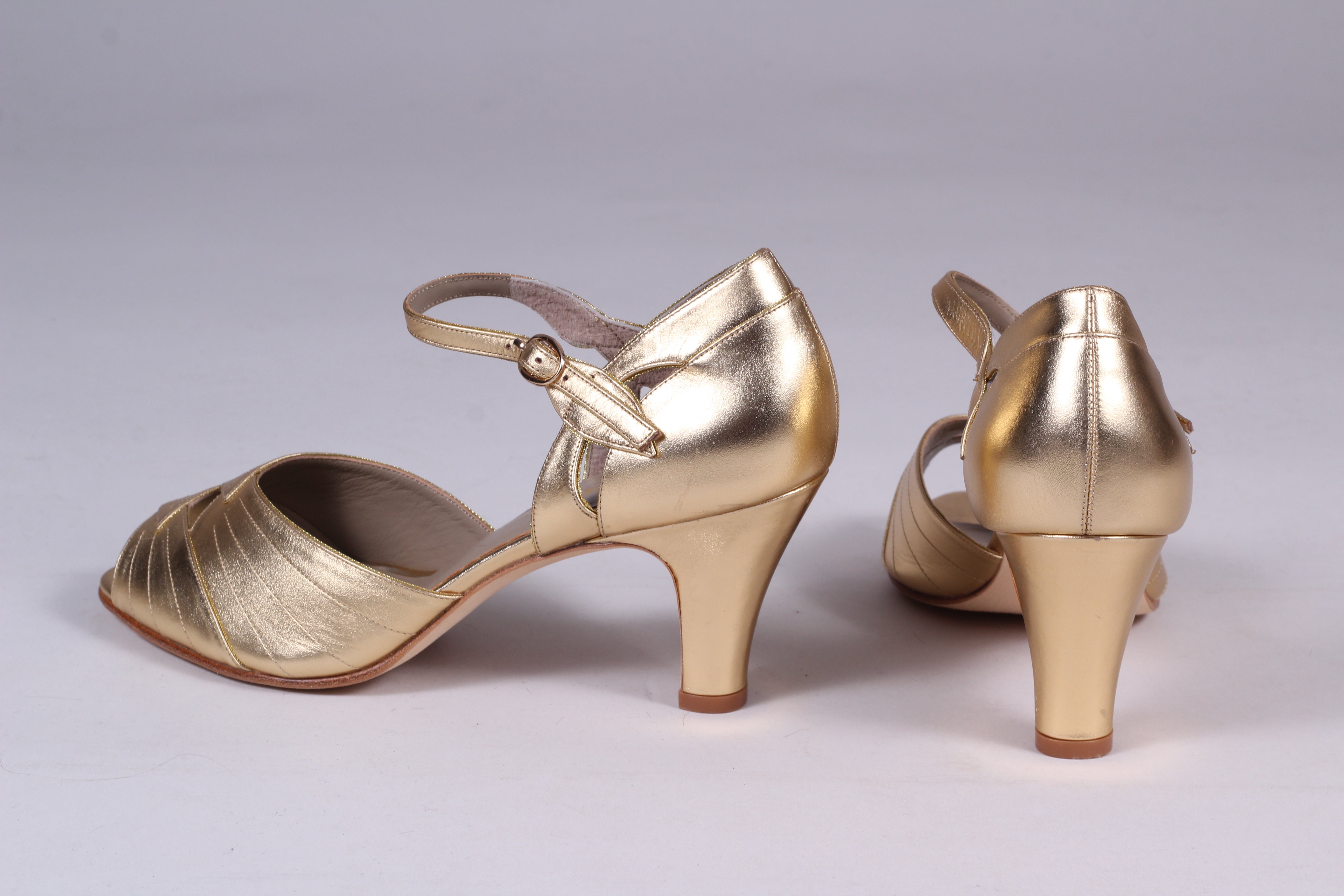 Zara vinyl high heels | Heels, Women shoes, Zara heels