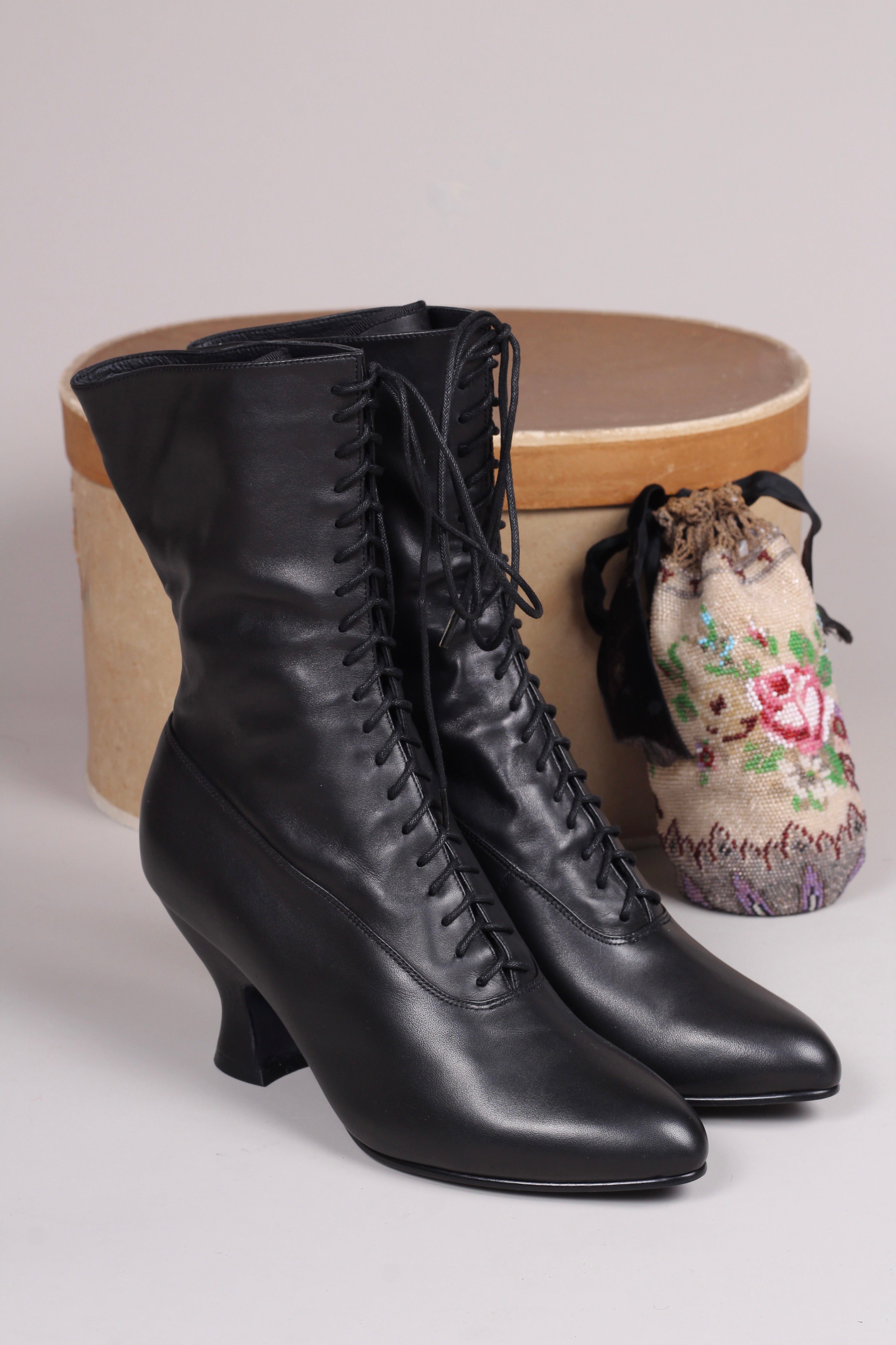 Feminine soft Edwardian boot with pompadour heel, 1900-1915