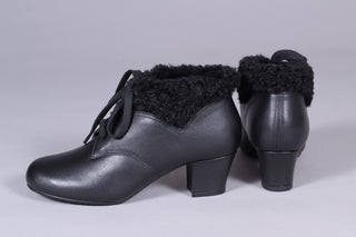 Soft 1940s /1950s style booties with fur - Black - Karin