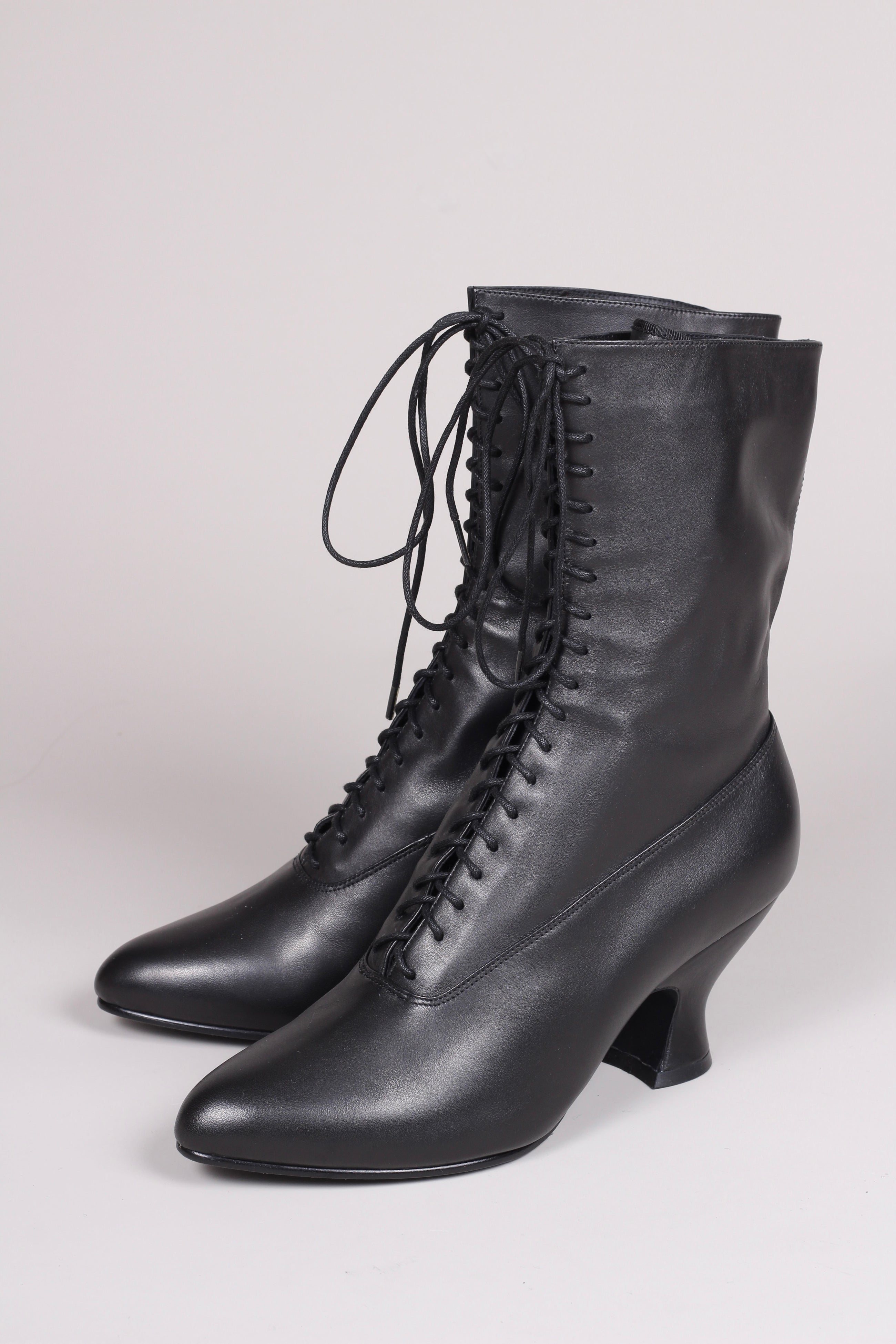 Feminine soft Edwardian boot with pompadour heel, 1900-1915 - Black ...