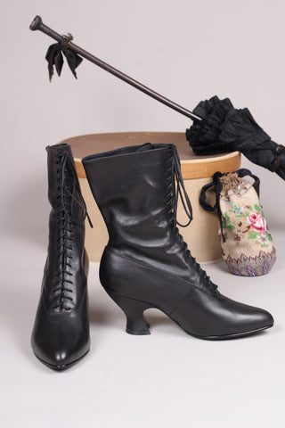 Feminine soft Edwardian boot with pompadour heel, 1900-1915 - Black - Rose