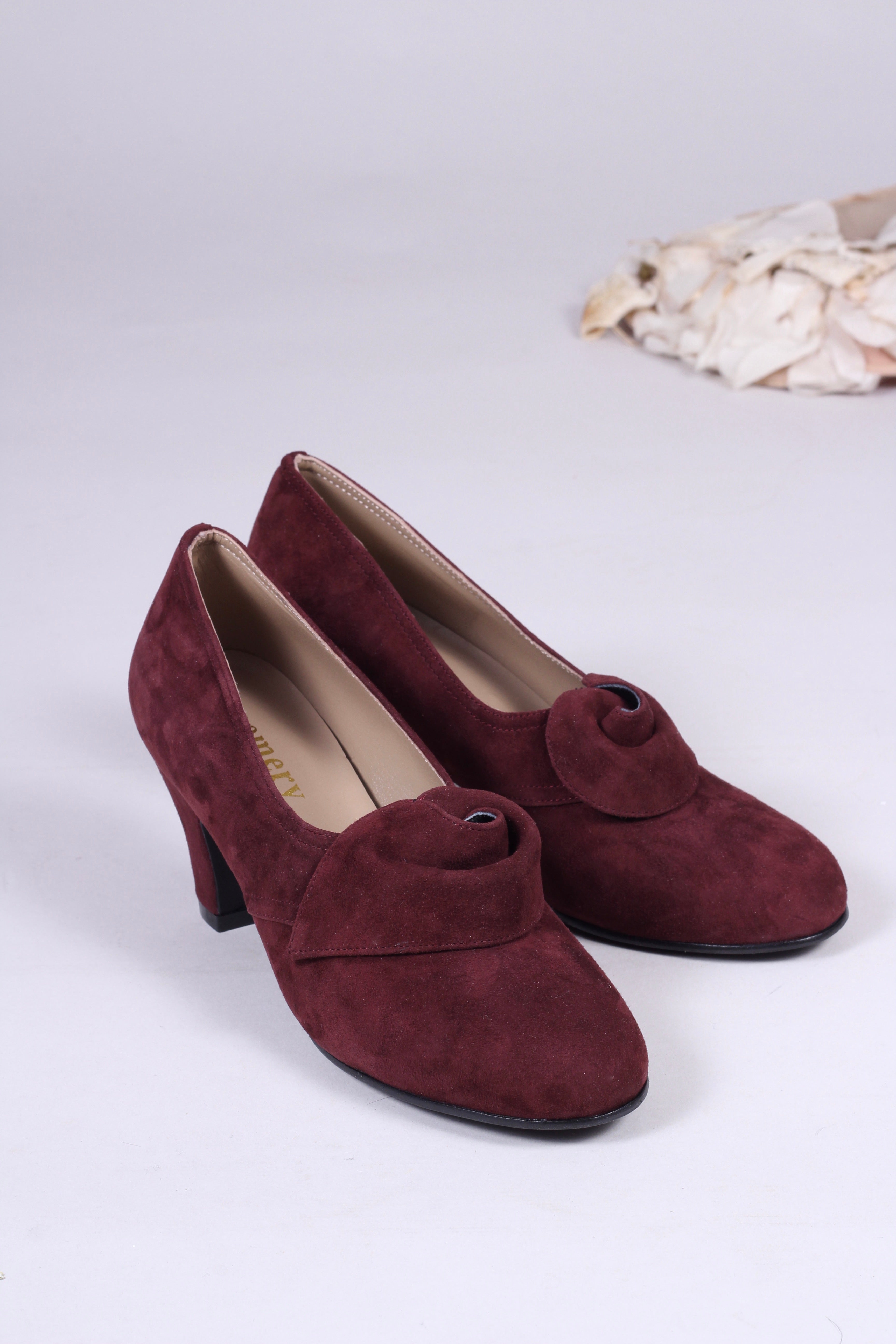 Red vintage shoes for women. 40s vintage retro pumps with 6.7 cm 