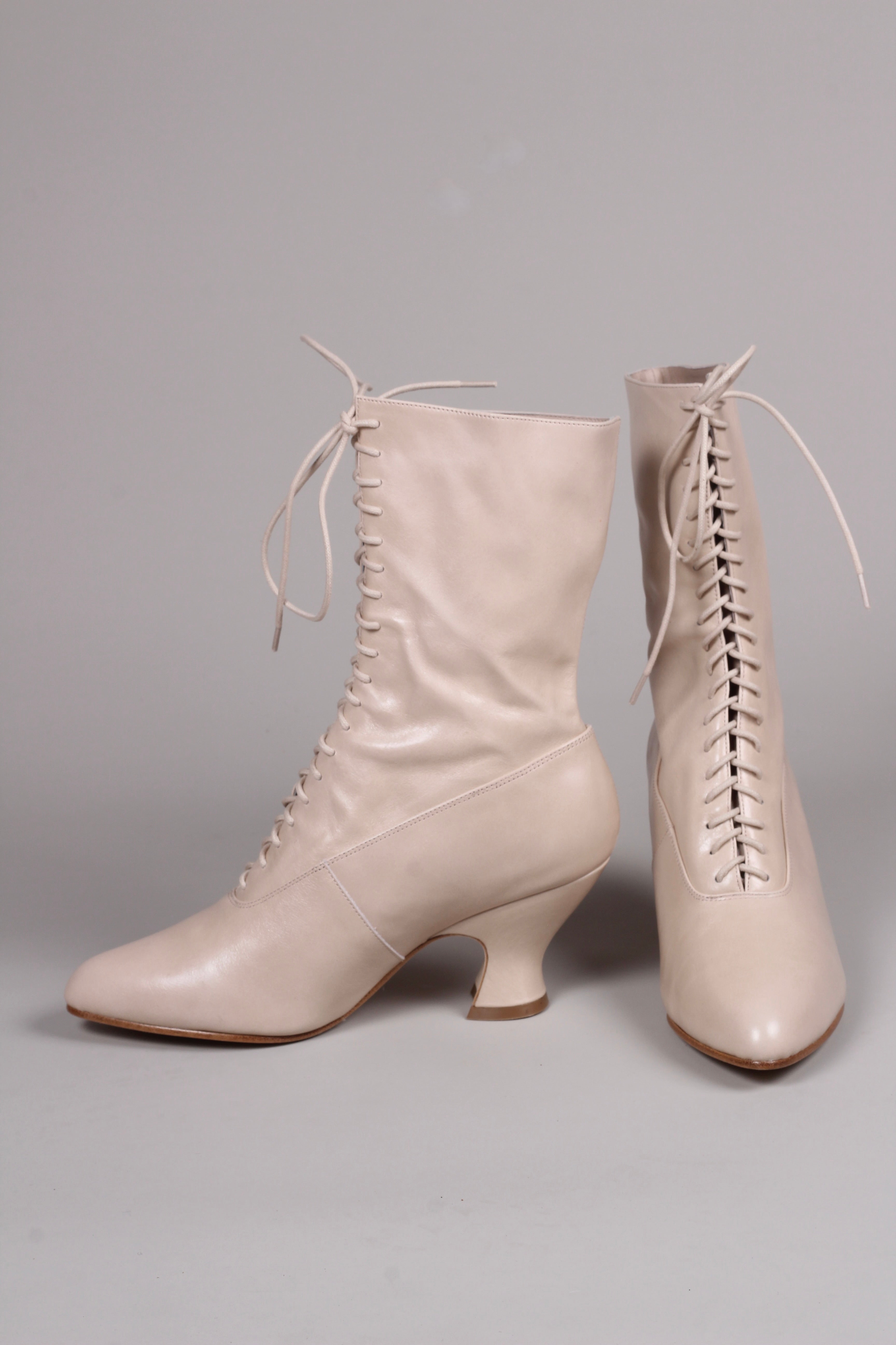 Feminine soft Edwardian boot with pompadour heel, 1900-1915 - Cream ...