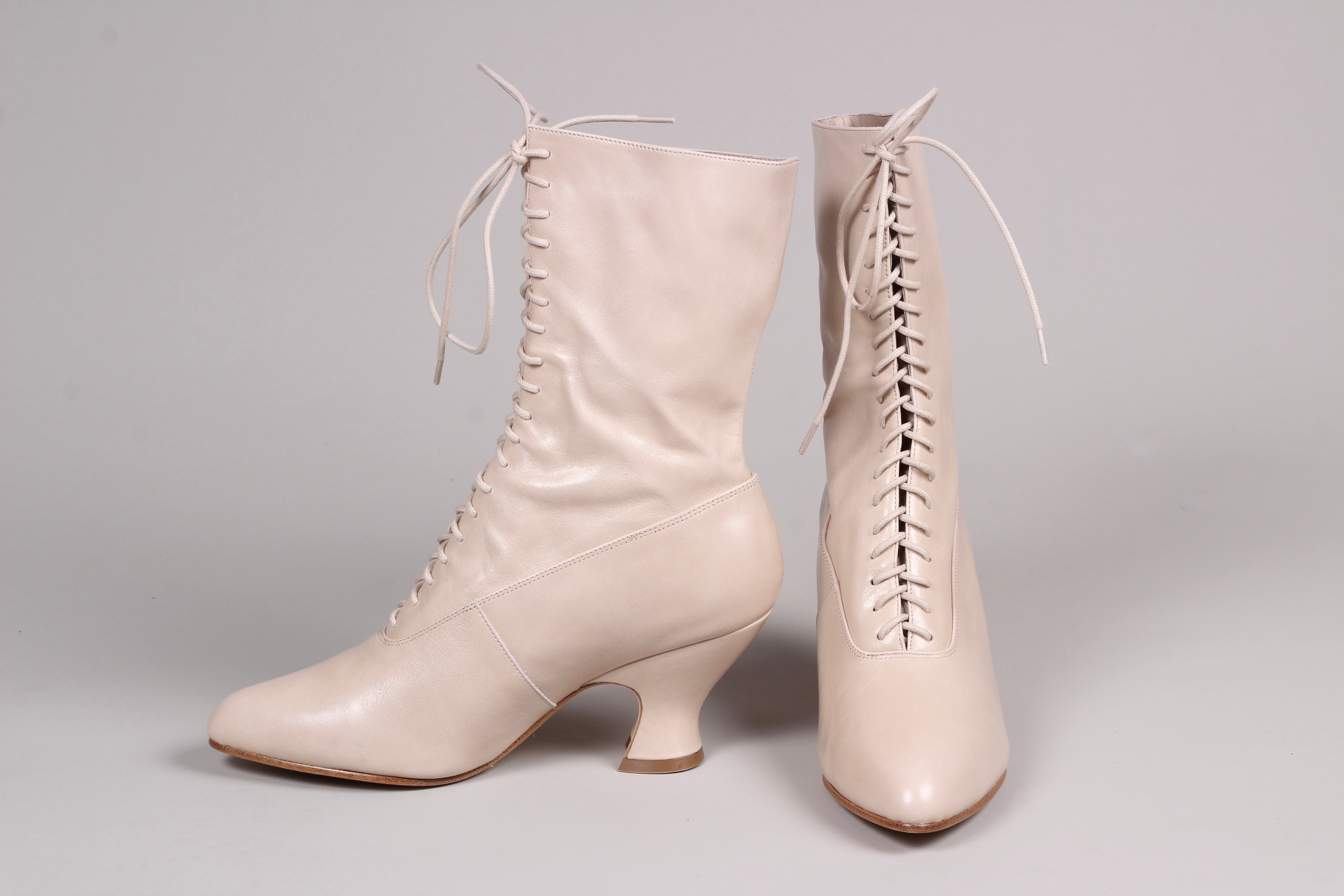 Feminine soft Edwardian boot with pompadour heel, 1900-1915 - Cream ...