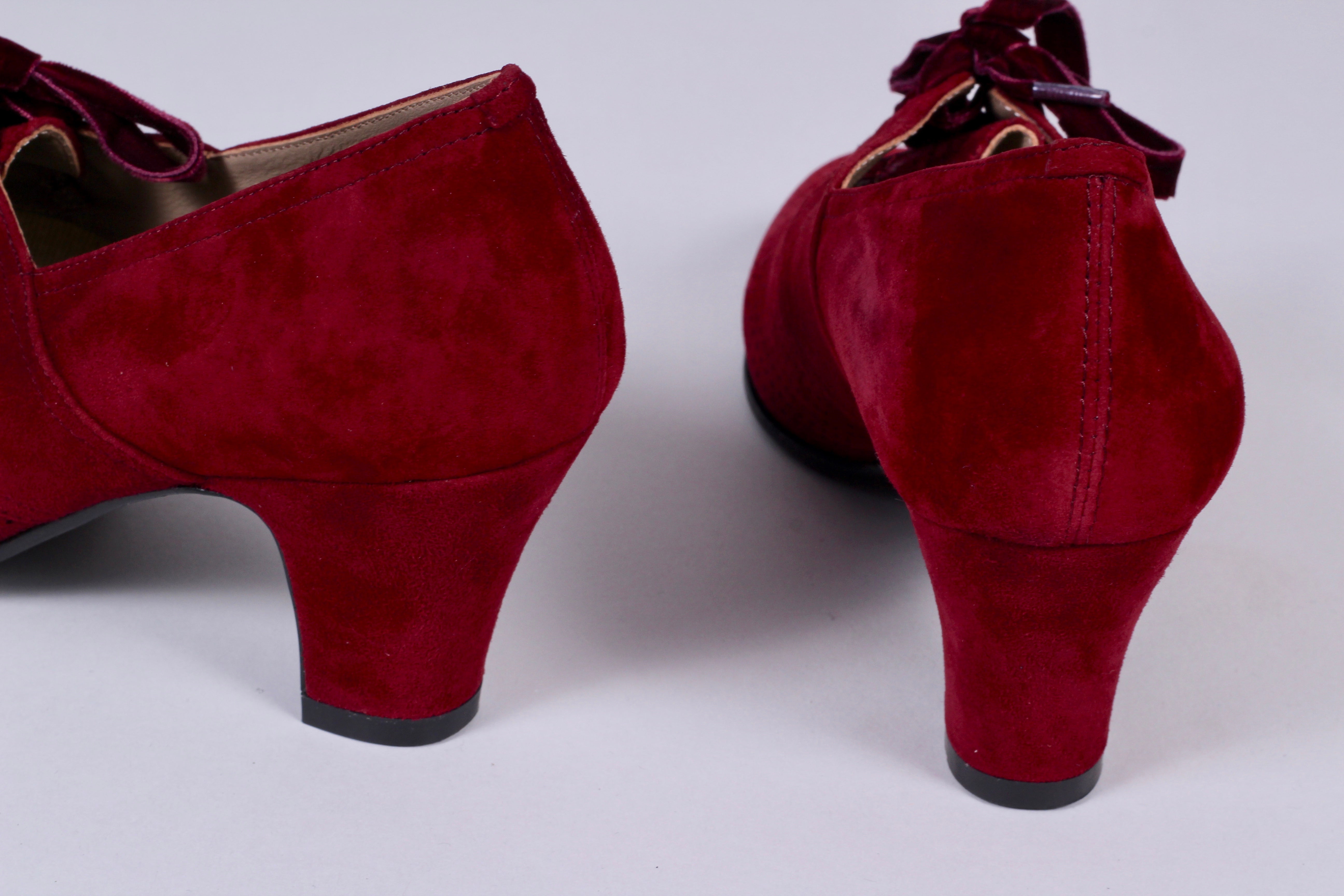 Vintage style red shoes online